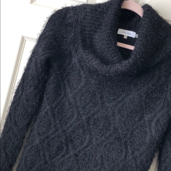 Beautiful Calvin Klein sweater 💕 - Picture 1 of 4